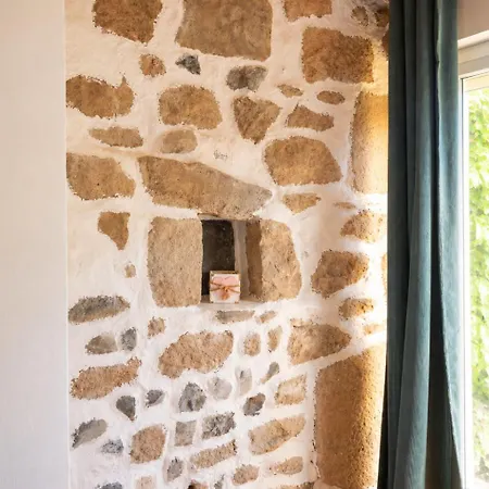 Refuge Secret Dans Bourg Historique Ferienhaus