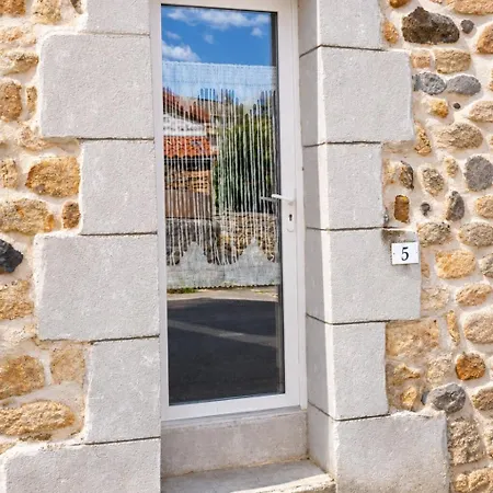 Refuge Secret Dans Bourg Historique Ferienhaus