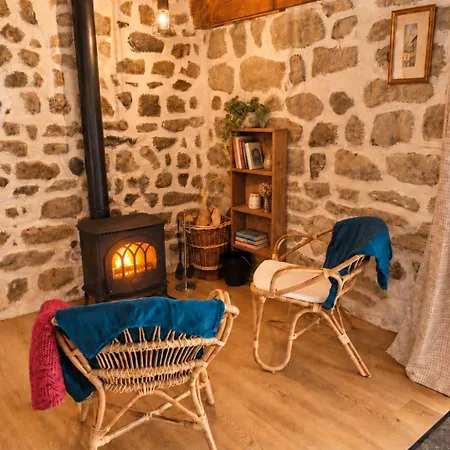 Refuge Secret Dans Bourg Historique
