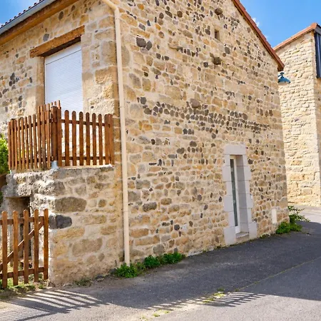 Ferienhaus Refuge Secret Dans Bourg Historique Saint-Germain-Laprade